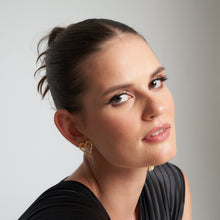 Load image into Gallery viewer, QUEEN OF HEARTS earrings